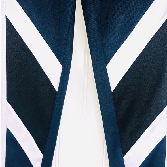 UO Colorblock Workout Leggings ๐๐ผโโ๏ธ ๐ช๐ผ. Item# 0056 - Picture 2 of 5